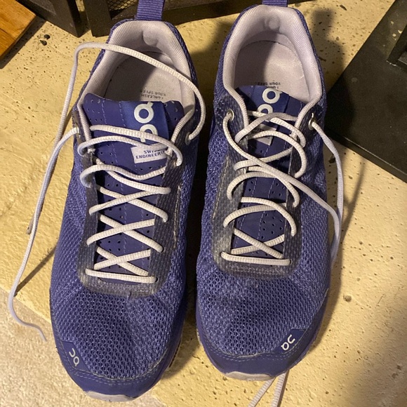 On Running Shoes - ON women’s Cloudsurfer sz 8.5